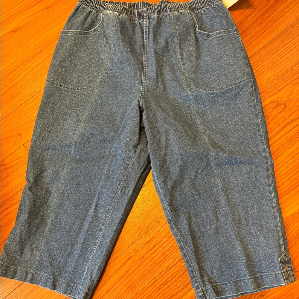 Brand new capri with tags